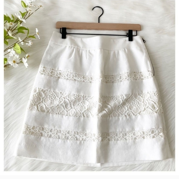 LOFT Dresses & Skirts - 💜5/$25 LOFT White Cotton Blend Crochet Lace Mini Skirt Size 4